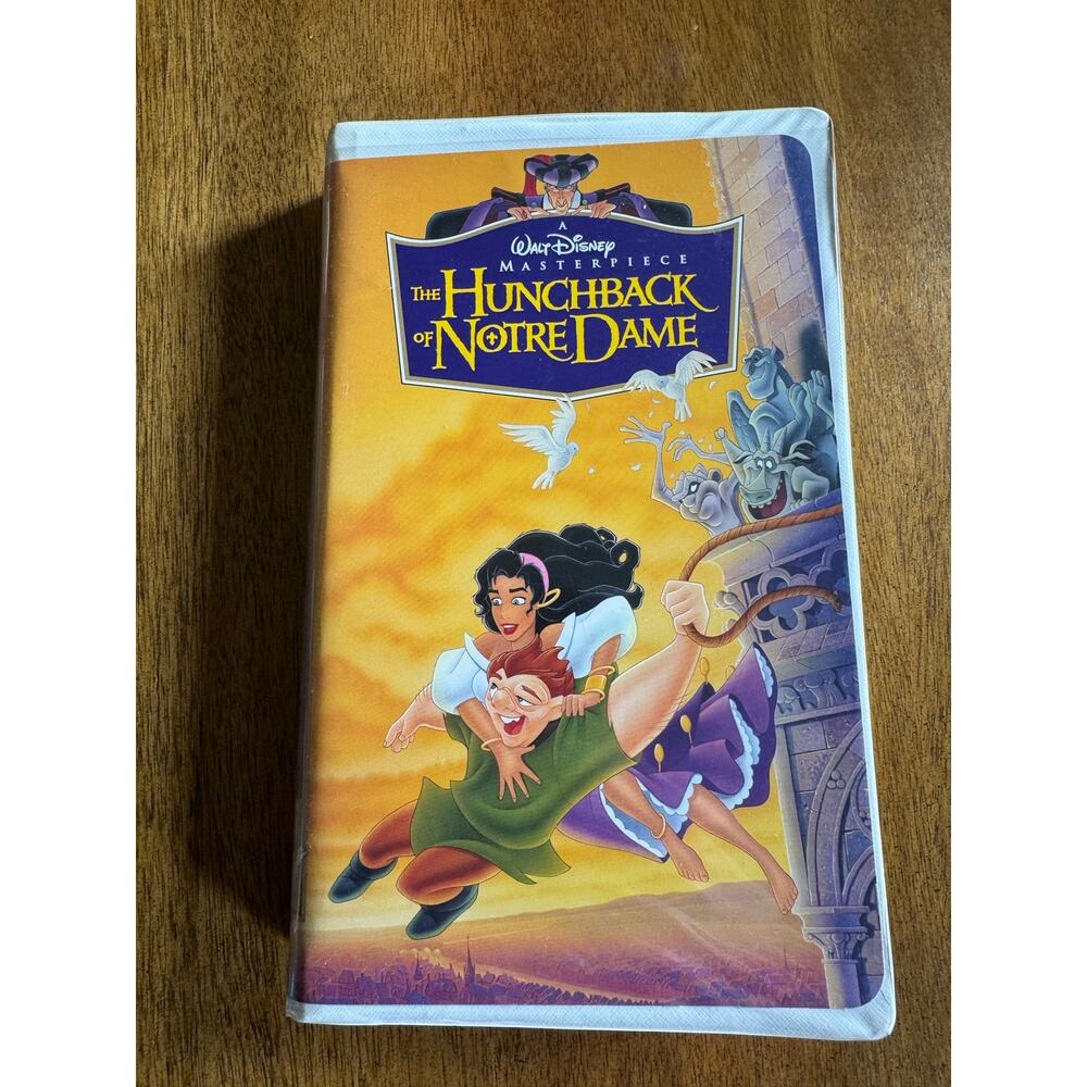 Disney Hunchback of Notre Dame VHS Masterpiece Collection Clamshell